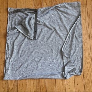 Lululemon‎ tube snap scarf with white and grey stripes